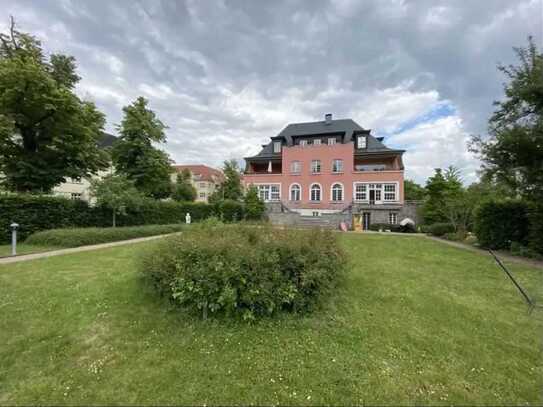 3 Raum Wohnung in prachtvoller Jugendstilvilla mit Terrasse, Stellplatz, Gartennutzung