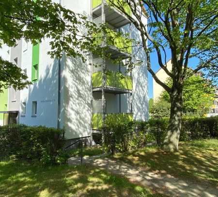 Neu Saniert, Balkon & Stellplatz - Ihre neue Zweiraumwohnung in City Nähe wartet auf Sie!