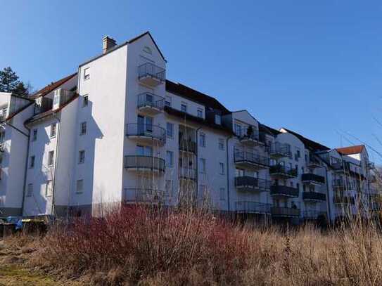 Freundliche 3-Zimmer-Wohnung mit Balkon und Tiefgarage im Grünen