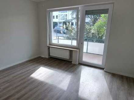 Erstbezug nach Sanierung mit Balkon: Geschmackvolle 3-Raum-EG-Wohnung mit geh. Innenausstattung