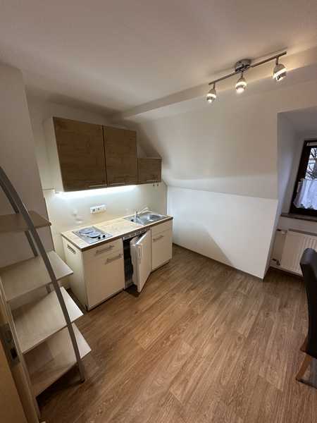                                                               Schönes helles möbl. Doppelzimmer Mansarde 1,5 OG                                                       in Haar (München)