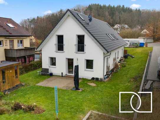 Neubautraum! Moderne Doppelhaushälfte mit großer Terrasse und Garten in ruhiger Lage