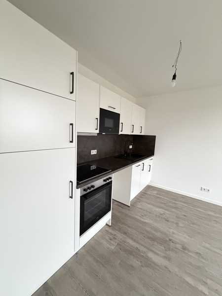 Moderne 2-Raum-Wohnung mit Einbauküche und Balkon