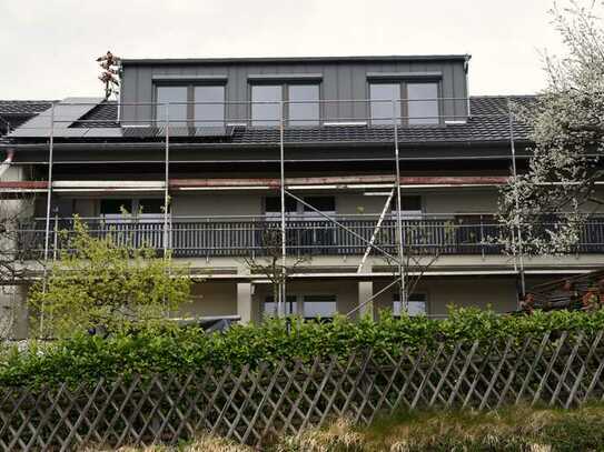 Neu ausgebaute 3-Raum-Dachgeschosswohnung mit gehobener Innenausstattung und Balkon | Erstbezug