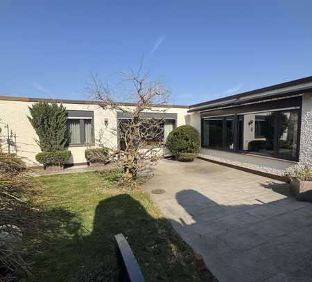 Charmanter Winkelbungalow in bevorzugter Wohnlage (Sonnenhof) von Pforzheim