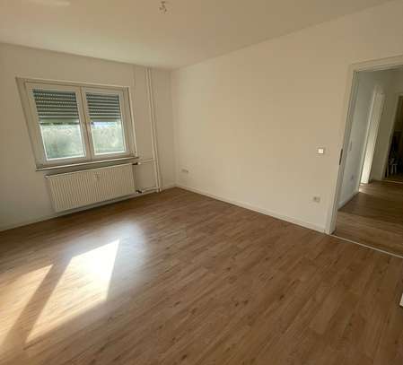 Top moderne 3-Zimmer Hochparterre Wohnung mit Balkon