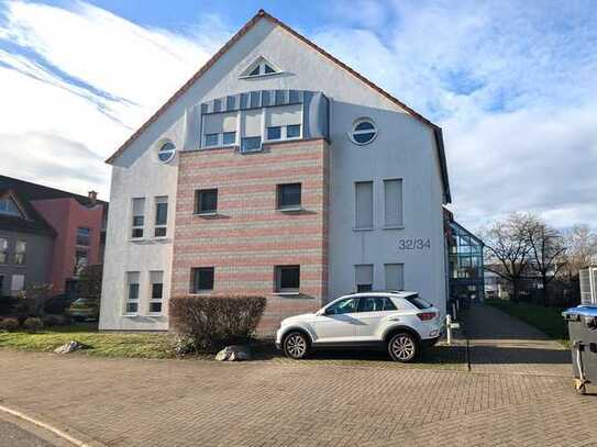 Helle Erdgeschosswohnung mit Balkon in beliebter Lage!