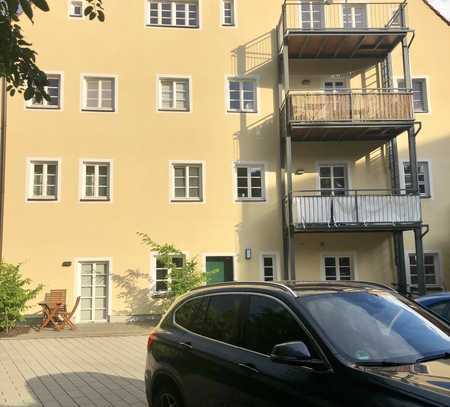 Vollständig renovierte 2,5-Zimmer-Wohnung mit Balkon in Augsburg