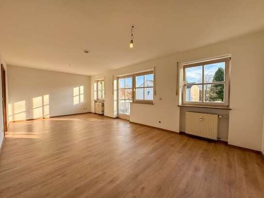 Schönes 1-Zimmer-Appartement mit separater Küche, moderner EBK, TG-Stellplatz und Süd-Balkon