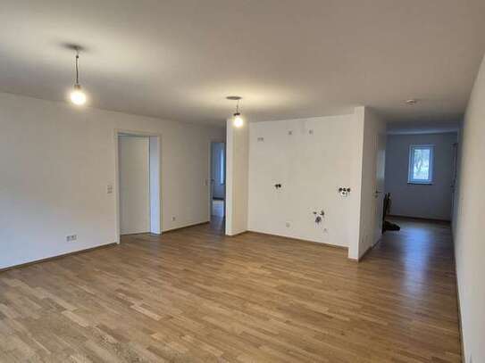 Moderne lichtdurchflutete 3-Zimmer-Wohnung mit Balkon in Burglengenfeld mit Blick zur Burg