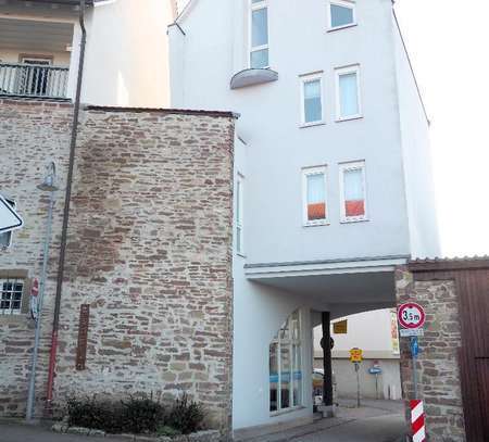 Moderne 1 Zi. Whg., Dachgeschoss, ca. 36 m², Fussbodenheizung, EBK,schöner Blick, in Leo-Altstadt