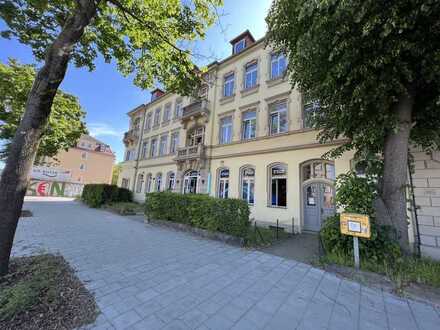 Sanierte Wohnung mit drei Zimmern und Einbauküche in Dresden
