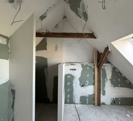 Erstbezug: 4/5-Zimmer Maisonette DG-Wohnung mit Balkon und Einbauküche