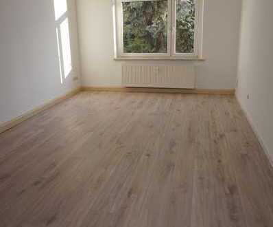 Moderne 4 Zi.-Whg. im 1.OG / hochwertige Bodenbeläge / seperates WC u.v.m....