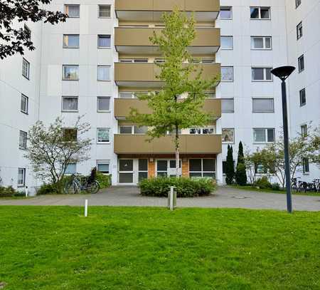 Lichtdurchflutete 3-Zi.-ETW im 4.OG mit Loggia und TG-Platz in grüner Lage von Erkrath