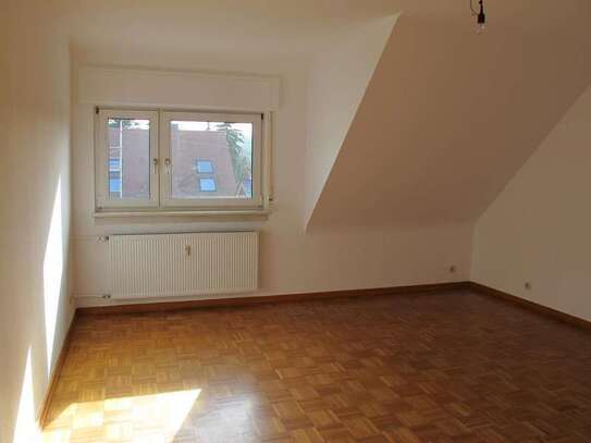 3 ZKB DG Wohnung mit TGL-Wannenbad u. EBK