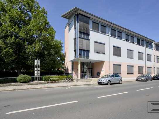 Moderne Büro-/Praxisräume mit Stellplätzen und Aufzug, in zentraler Bayreuther Lage!