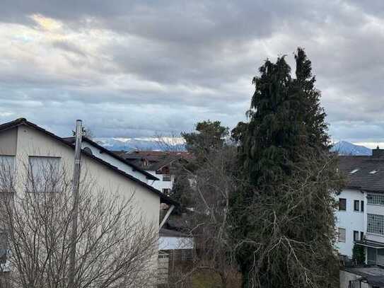 Charmante Dachgeschosswohnung zur Untermiete – mit Balkon, Einbauküche & Stellplatz/Garage