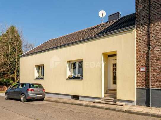 Charmantes Einfamilienhaus mit einladender Terrasse und malerischem Hof