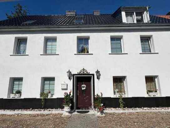 Luxuriöses Mehrfamilienhaus mit Gästehaus und exklusivem Innenhof in zentraler Lage Luckenwalde