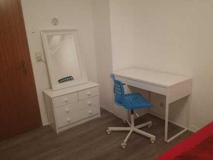 Untervermietung: schönes möbiliertes Zimmer in 5er WG - Super Lage! 5min zum S-Bahnhof und direkt ne