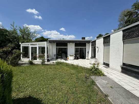 Großzügiger Bungalow - renovierungsbedürftig - in ruhiger Nebenlage von Giesenkirchen