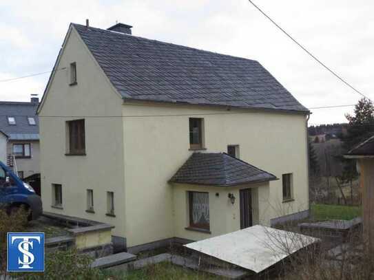 teilsaniertes Einfamilienhaus mit Grundstück in ruhiger Lage in Adorf