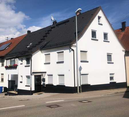 EINFAMILIENHAUS MIT EINLIEGERWOHNUNG IN LANGENAU (ALBECK) – RENOVIERT, VOLL MÖBLIERT & EINZUGSBEREIT