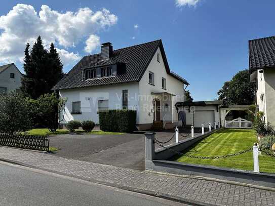 Repräsentatives Zweifamilienwohnhaus mit weiterer Bebauungsmöglichkeit im Herzen von Lohmar