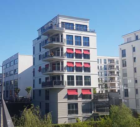 Einzigartige Wohnung in direkte Wasserlage mit riesiger Terrasse in Berlin, Charlottenburg