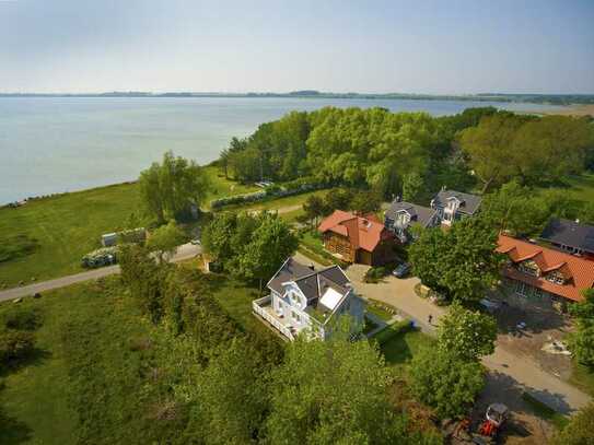 Meerblick: Voll ausgestattetes Ferienhaus in idyllischer Wassernähe auf Rügen