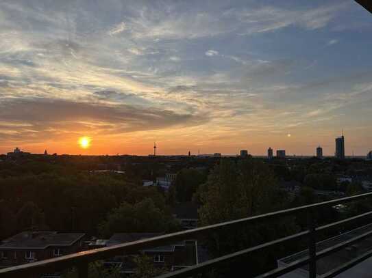 Traumhafter und sonnenverwöhnter Ausblick über das ganze Ruhrgebiet