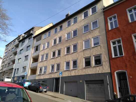 schöne 4-Zimmer Wohnung , Küche, Diele, 2 * Tageslichtbad, Balkon