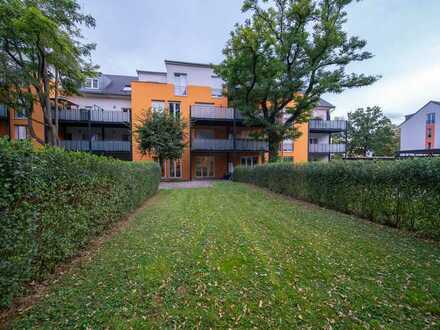 Schöne 2 Zimmerwohnung mit großem Gartenanteil und Carport