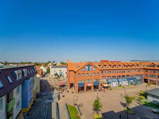 Renovierte Drei-Zimmer-Wohnung mit Blick auf den Zentralen Platz