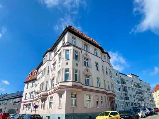 Lichtdurchflutete 2-Raumwohnung mit Abstellraum, Keller und Bahnhofsnähe