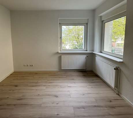 1 Monat mietfrei! Teilsanierte 3 - Zimmer Wohnung im EG zu vermieten!