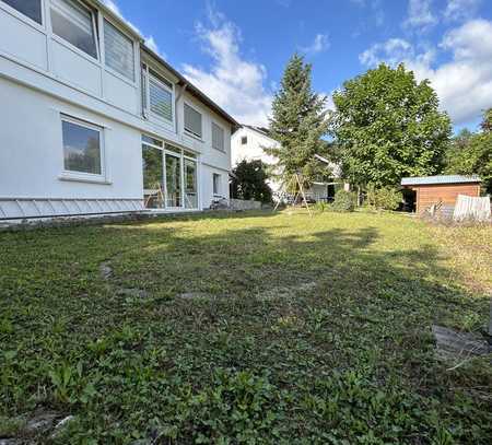 Traumhafte 3 Zimmer-UG Wohnung mit großem Garten und Wintergarten in ruhiger Lage