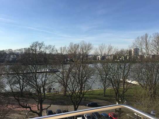 Idyllische 2-Zimmer-Wohnung mit Blick auf den Rhein!