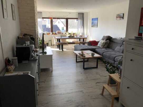 Modernisierte 3-Raum-Wohnung mit Balkon und Einbauküche in Ubstadt-Weiher