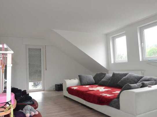 Attraktive 3-Zimmer-Dachgeschosswohnung mit gehobener Innenausstattung mit Balkon in Gummersbach
