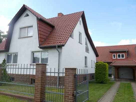 Einfamilienhaus mit Zweithaus