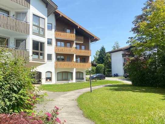 Erfüllen Sie sich den Traum am Chiemsee zu Wohnen! Hübsch möblierte 2-Zimmer-Wohnung mit Südbalkon