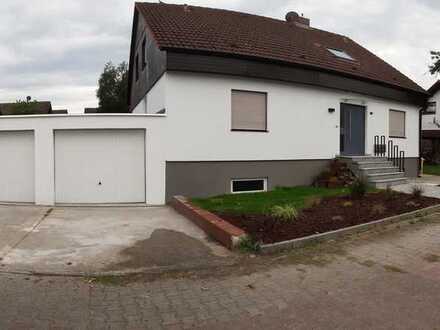 Frisch renovierte Wohnung in Einfamilienhaus mit eigenem Garten, Keller & Garage