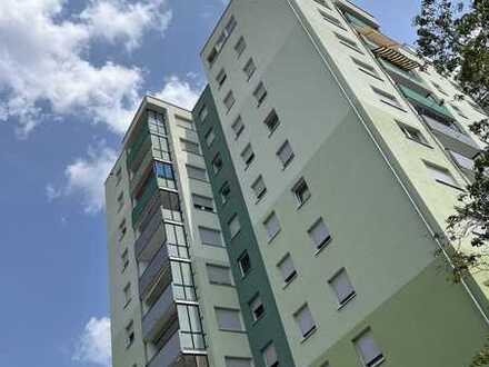 Schöne Wohnung mit Balkon und Blick ins Grüne