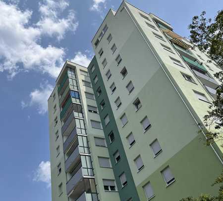 Schöne Wohnung mit Balkon und Blick ins Grüne