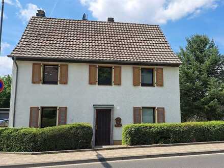 Freistehendes Einfamilienhaus mit Garage, 4 Zimmer und 2 Bäder