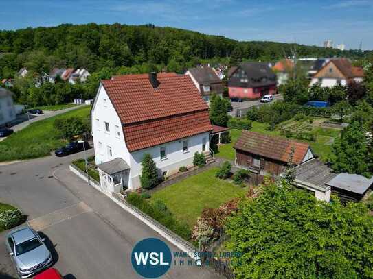 Modernisiertes Einfamilienhaus mit schönem Garten, XL-Carport und großem Schuppen in Frickenhausen