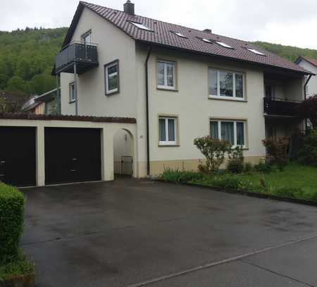 Gepflegte Wohnung mit vier Zimmern sowie Südterrasse in Albstadt-Ebingen.