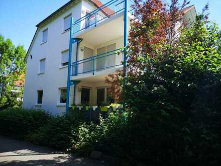 Schöne drei Zimmer Wohnung mit Eck-Balkon und TG-Stellplatz in Kesselsdorf